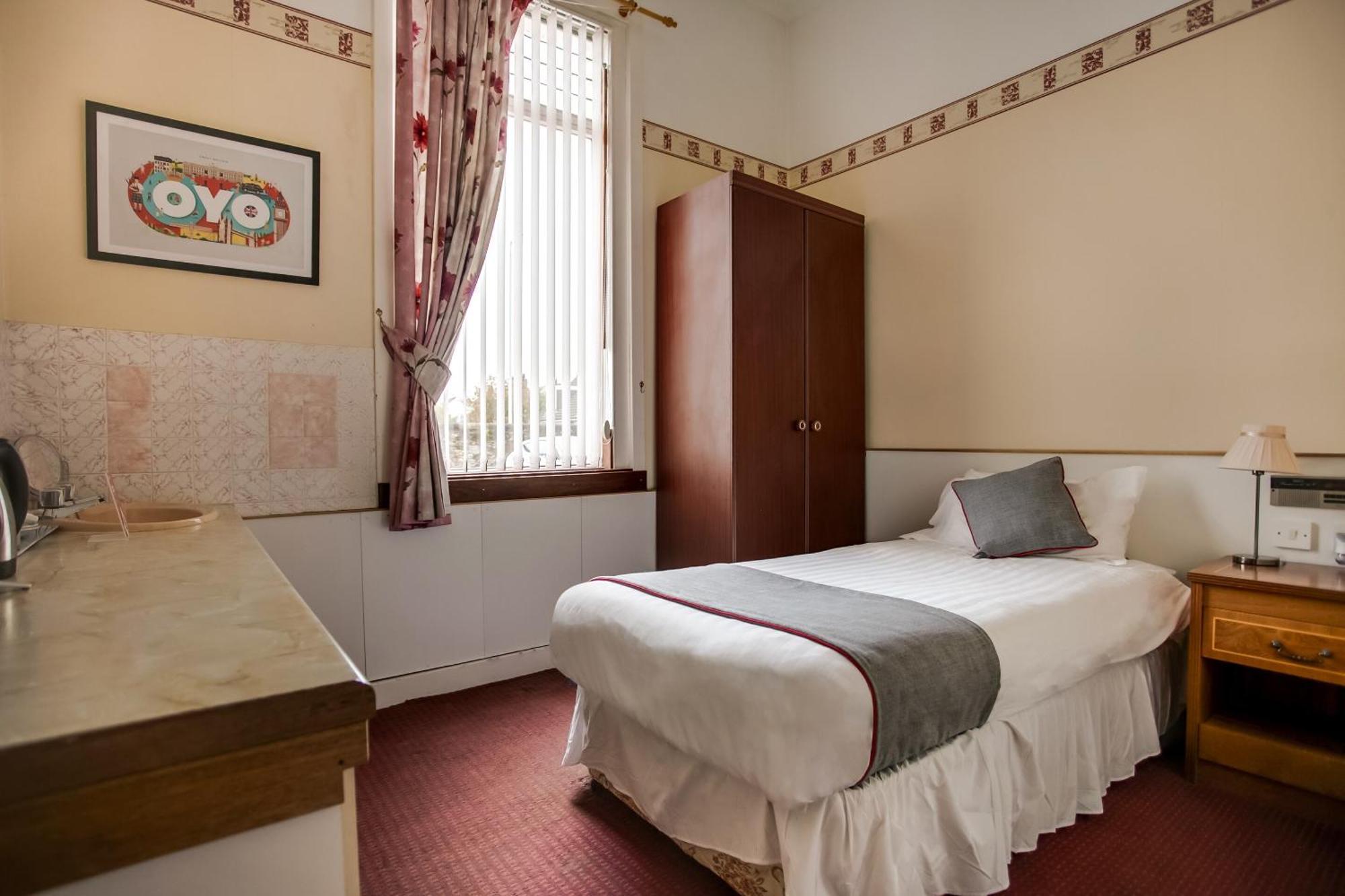 Oyo Glenpark Hotel, Ayr Central Extérieur photo