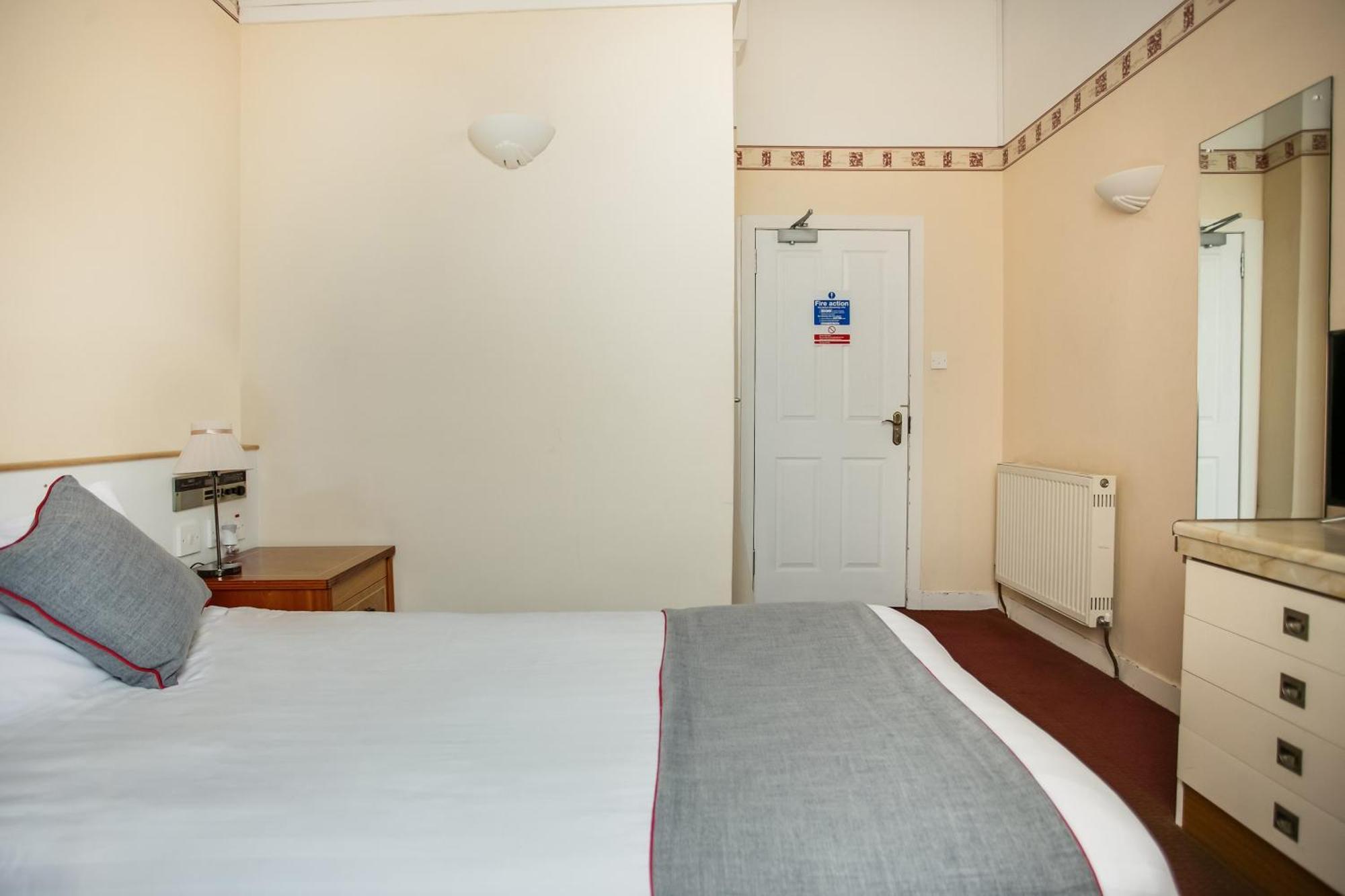 Oyo Glenpark Hotel, Ayr Central Extérieur photo